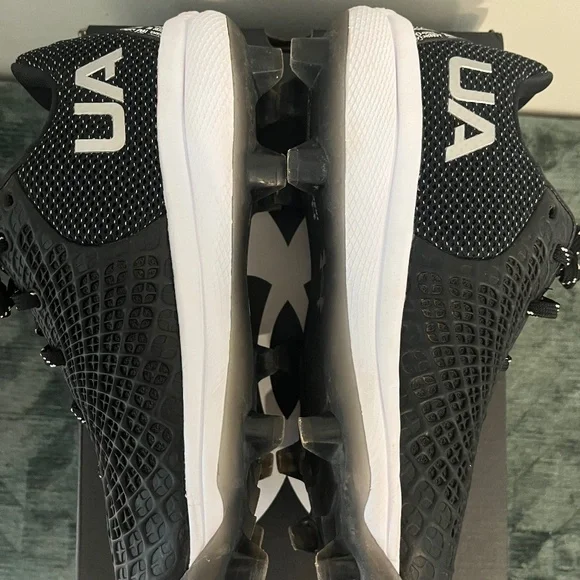 Baseball Cleats - Picture 7 of 12